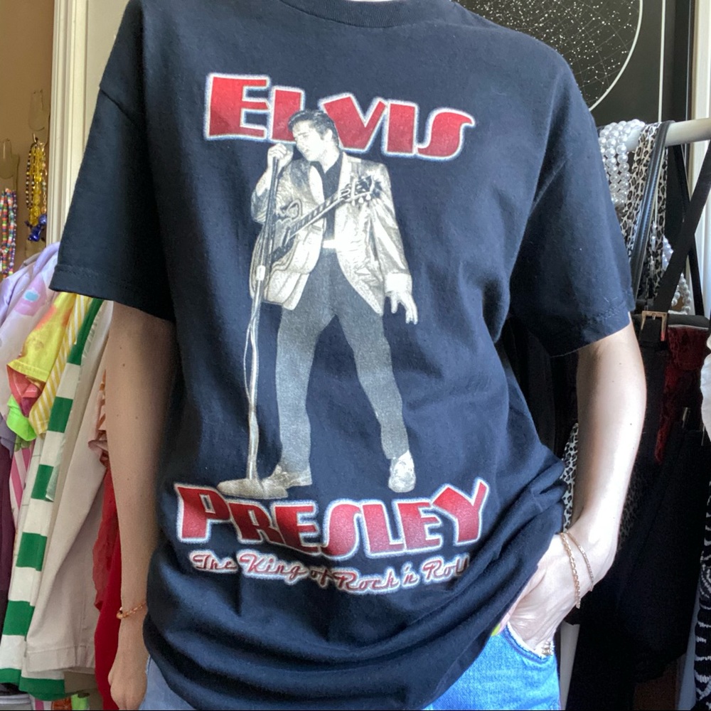 ✨SOLD✨ elvis presley tshirt